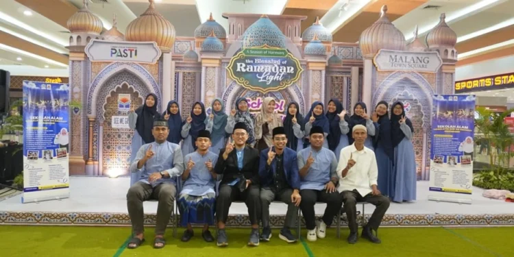 Blessing Ramadhan di MATOS, Siswa Sekolah Alam Hamalatul Quran Amanah Tampilkan Dakwah Kreatif di Ruang Publik